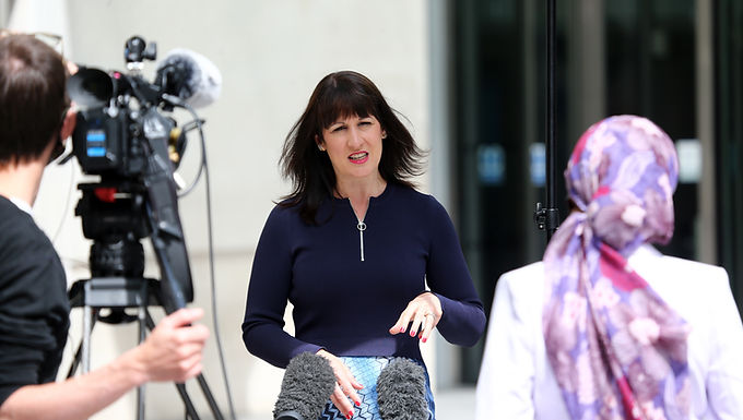 La canciller en la sombra, Rachel Reeves, dice que los laboristas Están dispuestos a aumentar los impuestos para solucionar la crisis de atención social de la nación mientras critica a Boris Johnson por no comprender el problema y lo acusa de "defraudar a la gente de este país".