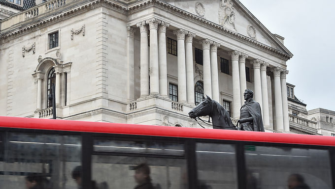 La inflación vuelve a caer al 6,8%, un respiro para los británicos en apuros, y el Banco de Inglaterra se enfrenta a una decisión difícil sobre hasta dónde subir las tasas de interés.