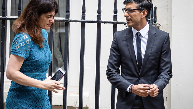 Rishi Sunak podría triplicar los aumentos de impuestos: los impuestos de salud y atención social pueden aumentar a medida que se disparan las facturas familiares, advierten los expertos