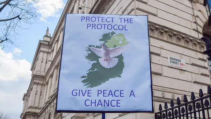 Liz Truss dice que la paz en Irlanda del Norte está "bajo tensión" y confirma que el Gobierno planea una nueva ley dentro de semanas para anular el acuerdo Brexit