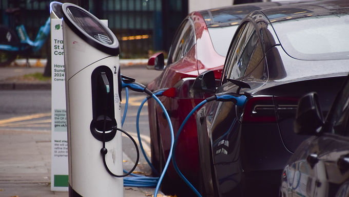 Starmer quiere a Gran Bretaña al frente de la "revolución" de automóviles eléctricos a medida que se revelan las reformas
