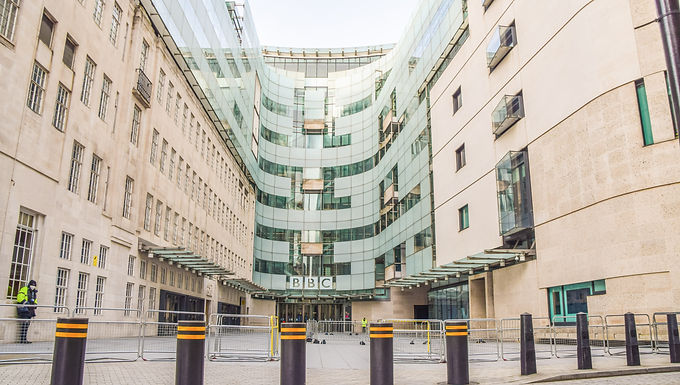 Rishi Sunak encabeza una revuelta del gabinete por el plan de la Operación Carne Roja para eliminar la tarifa de licencia de la BBC.