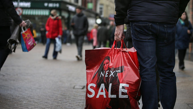 La economía está creciendo al ritmo más rápido en más de DOS, con un PIB que aumentó un 0,4% en mayo (más de lo esperado).