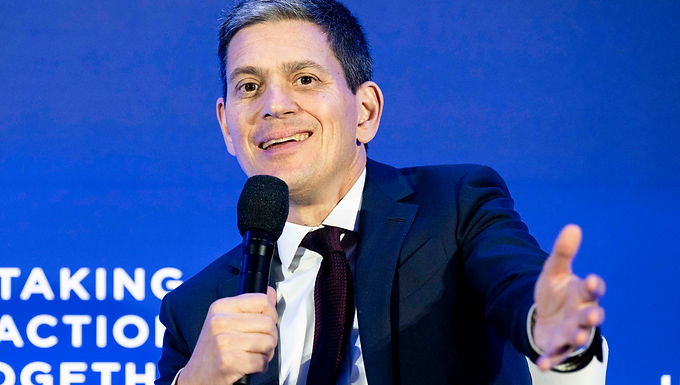 Los ministros insisten en que la carta de Boris a Macron fue "excepcionalmente solidaria" y defienden los intentos de resolver el problema de los inmigrantes del Canal, ya que el exsecretario de Relaciones Exteriores del Partido Laborista, David Miliband, culpa de la crisis al BREXIT.