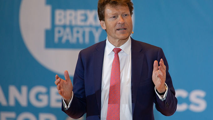 El líder reformista del Reino Unido, Richard Tice, rechaza el pacto con Rishi Sunak mientras los rebeldes conservadores advierten que se enfrentan a un "evento de nivel de extinción" en las elecciones, mientras que Nigel Farage predice que la derecha conservadora desertará.