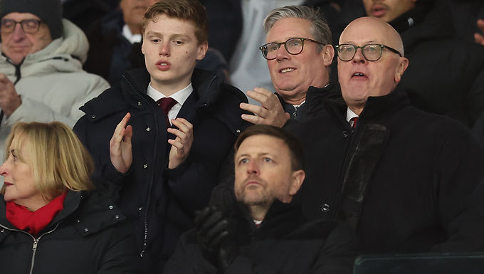 Sir Keir Starmer confía en los planes del regulador del fútbol a pesar de la advertencia de la UEFA