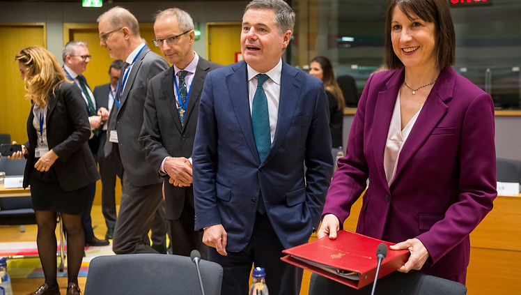Rachel Reeves enfrenta llamadas para revelar si inadvertidamente indicó a un diputado laborista con un patrimonio familiar de 2.200 acres sobre su incomodidad de la herencia en granjas en granjas