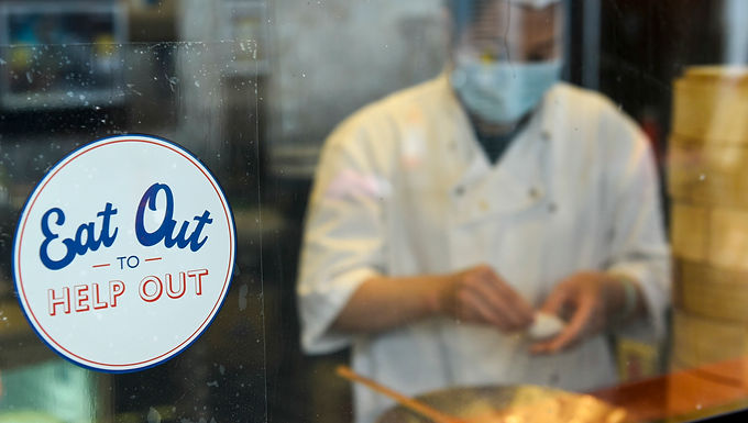 Boris Johnson defiende Eat Out to Help Out diciendo que no hay "evidencia sustancial" de que haya provocado un aumento en los casos de Covid durante la pandemia.