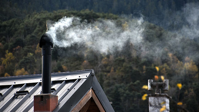 Los sindicatos se unen a la condena del recorte del subsidio de combustible para el invierno mientras Keir Starmer se enfrenta a la revuelta de 50 parlamentarios laboristas y abofetea al ministro que insinuó una concesión, después de que el propio partido advirtiera sobre 4.000 muertes.