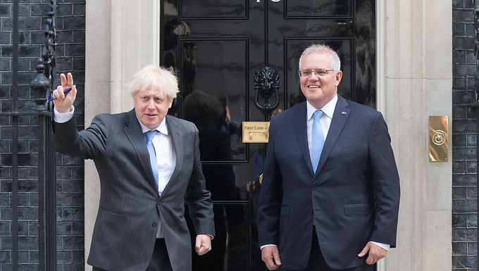 El primer ministro australiano, Scott Morrison, rechaza la petición de Boris Johnson de suavizar las reglas de cuarentena para que el equipo de cricket de Inglaterra pueda unirse a sus familias para las cenizas.
