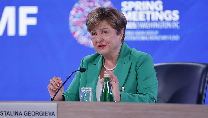El FMI advierte que Rachel Reeves podría tener que volver a caminar los impuestos para equilibrar los libros en medio de la guerra del gabinete sobre el gasto, a pesar de la pronóstico de crecimiento ligeramente mejor