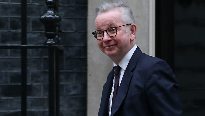 Los conservadores principales advierten a Boris Johnson que deje de escuchar al 'peligroso' Michael Gove sobre la política de Covid