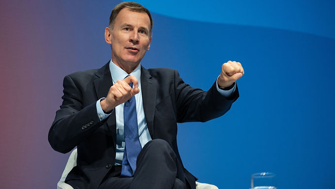 Jeremy Hunt desafía a Sir Keir Starmer a comprometerse a no aumentar el impuesto a la propiedad