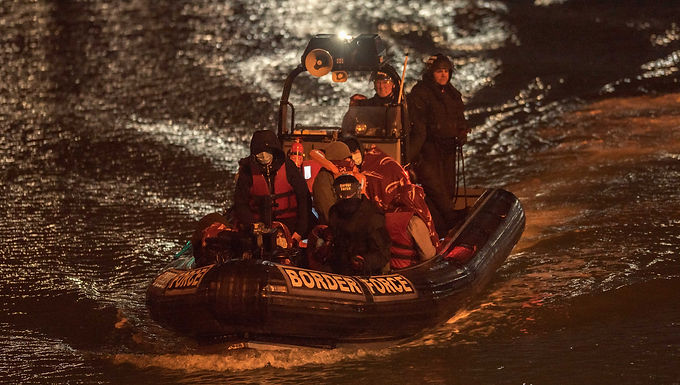 Keir Starmer defiende su plan para abordar la crisis migratoria del canal a pesar de que los cruces de botes pequeños subieron un 20 por ciento el año pasado, ya que el primer ministro está listo para rechazar el llamado de los alcaldes franceses para que 'mire nuestras playas' en persona