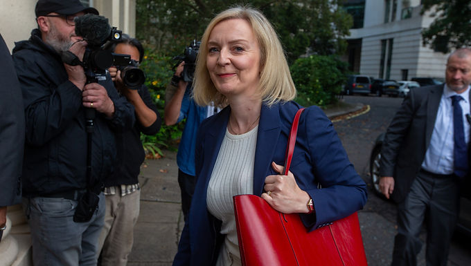 Truss convocará un grupo de trabajo para abordar la caída del crecimiento global