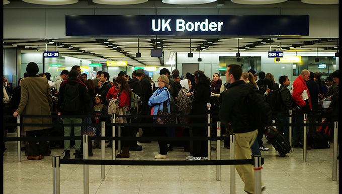 Lo que hay detrás de las medidas del Reino Unido para reducir la inmigración legal