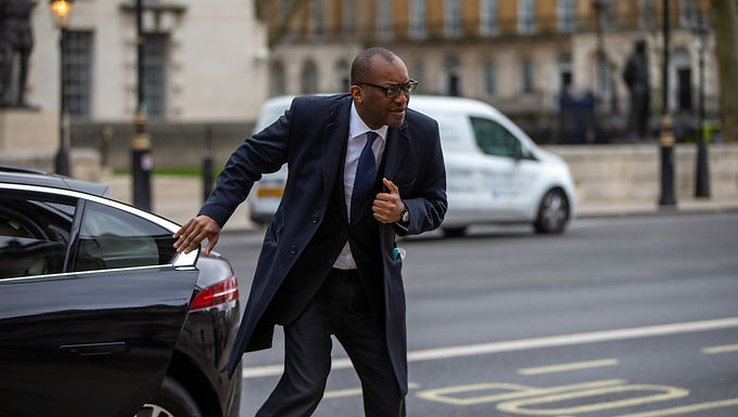 Liz Truss advierte que el desafío económico de Gran Bretaña posterior a Covid 'es peor que la crisis financiera de 2008' mientras el canciller Kwasi Kwarteng soporta una dura salida de los Comunes después del fiasco del mini-Presupuesto