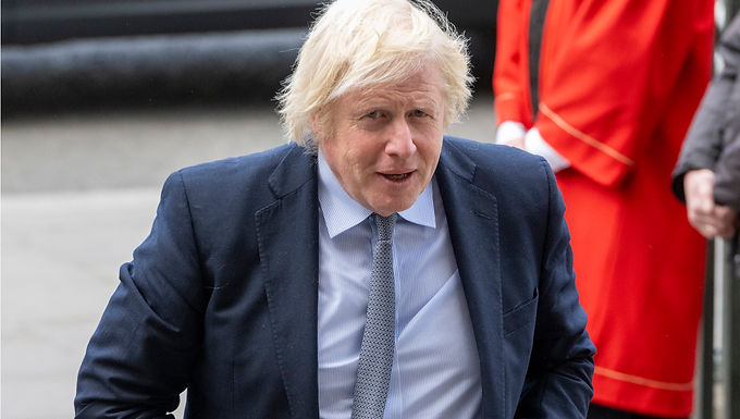 Los aliados de Boris Johnson lo instan a que regrese "como líder de Tory con los rebeldes del partido" considerando opciones "para expulsar a Kemi Badenoch