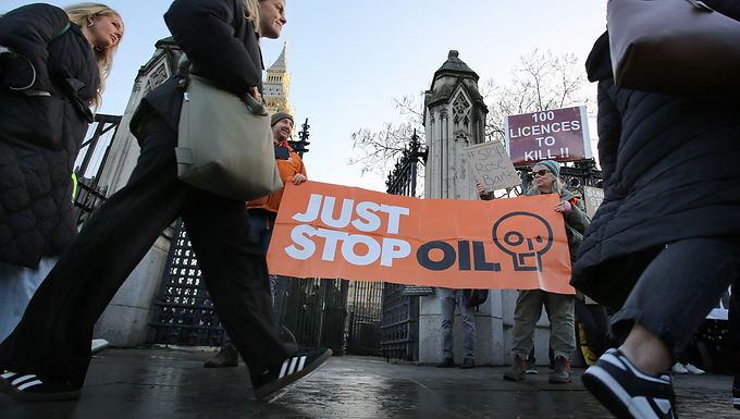 Keir Starmer afirma que mantener los pagos de combustible en invierno podría haber provocado una crisis en los mercados al estilo de Liz Truss y advierte que el Reino Unido se enfrenta a aceptar más solicitantes de asilo, mientras ruega a los británicos que sean "pacientes" con sus "dolorosas decisiones" en el discurso de la conferencia laborista.