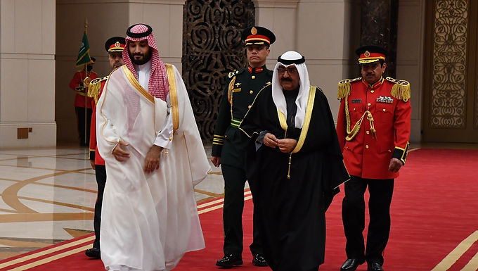 Boris Johnson 'ignoró las instrucciones de seguridad para enviar un mensaje de texto al príncipe heredero de Arabia Saudita Mohammed bin Salman y al multimillonario Sir James Dyson en su teléfono personal'