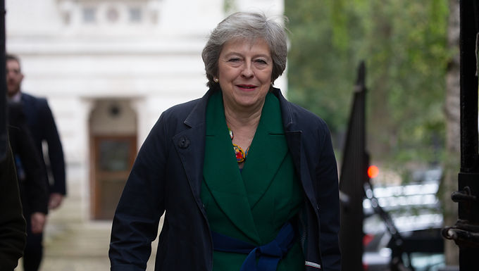 Theresa May insta a los parlamentarios a respaldar la sanción de Boris Johnson mientras Rishi Sunak se mantiene alejado