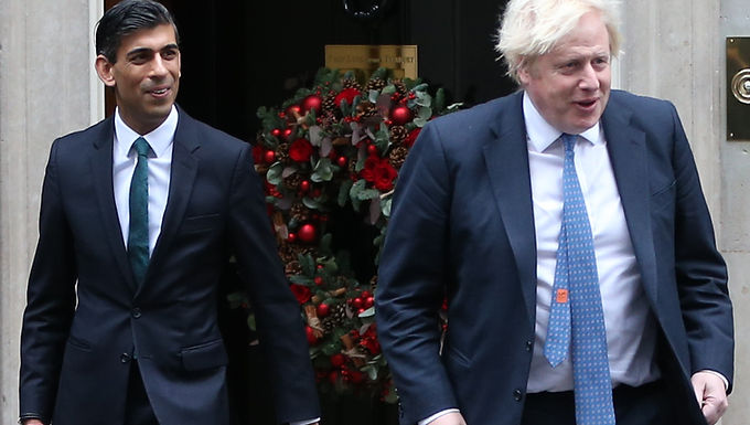 No10 insiste en que el aumento del seguro nacional de £ 12 mil millones se llevará a cabo en abril 'sin condiciones, sin peros' a pesar de que el ministro insinuó que el primer ministro podría desafiar a Rishi Sunak al ceder ante los rebeldes Tory como parte de la 'Operación Save Big Dog'