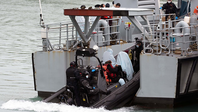 El número 10 dice que detener los barcos del Canal es lo "compasivo" después de que el arzobispo de Canterbury intensifique el ataque a la nueva ley de inmigración de Rishi Sunak