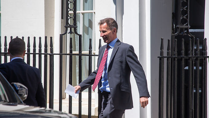 Jeremy Hunt se dispone a prometer recortes en el gasto público en un intento por liberar efectivo para recortes de impuestos
