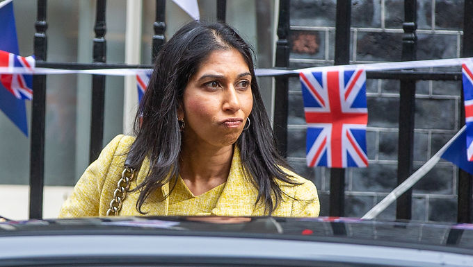 Suella Braverman se niega a decir que Rishi Sunak liderará a los conservadores en las próximas elecciones y advierte que el primer ministro "no puede seguir fallándole al pueblo británico" en la crisis de los barcos del Canal.