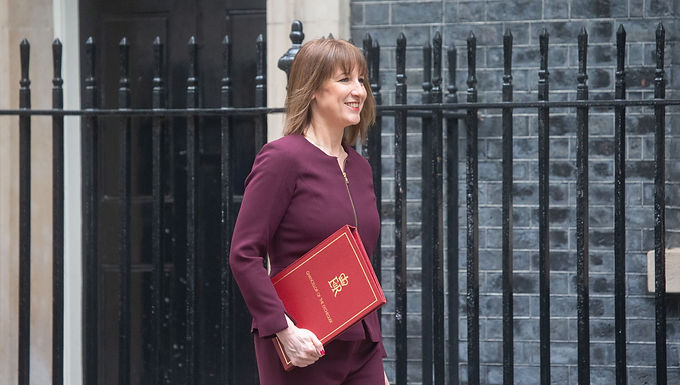 Los ministros deben controlar el sistema de beneficios rotos, insiste Rachel Reeves