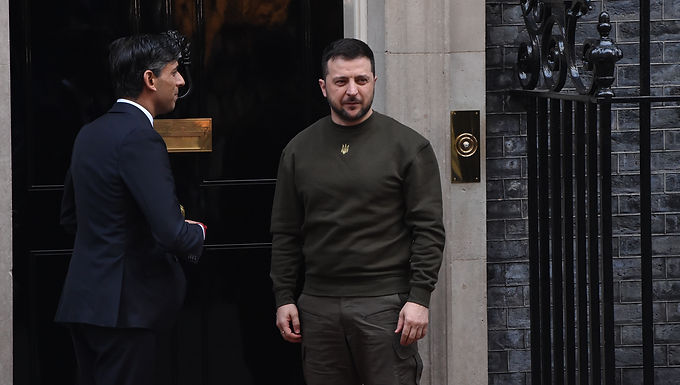 El presidente Zelensky agradece a 'Rishi Sunak y al pueblo de Gran Bretaña por su firme apoyo en la lucha contra la agresión rusa' y dice que la ayuda del Reino Unido es 'invaluable'
