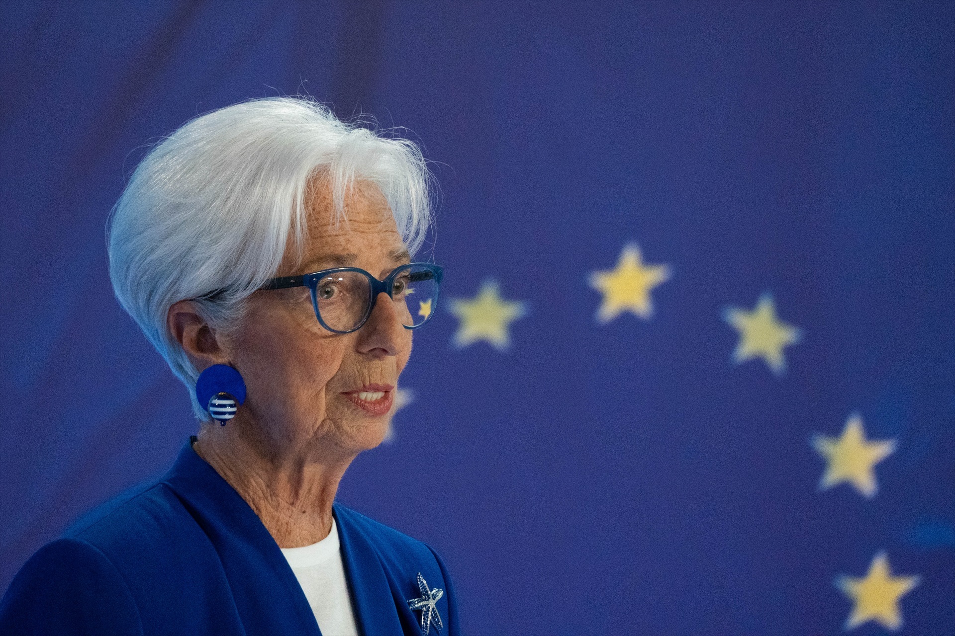 El Banco Central Europeo aumenta los tipos de interés un cuarto de punto para reducir la inflación alimentada por la energía